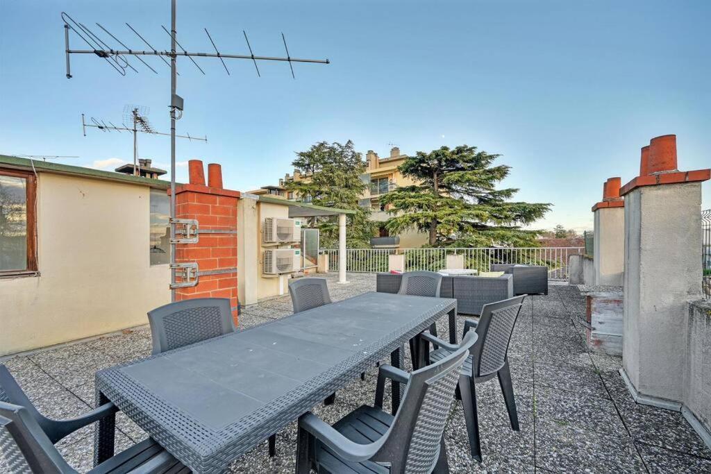 The Rooftop - Ac Clim - Wi-Fi - Parking Gratuit Dans La Rue 亞維農 外观 照片